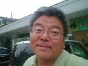 直方駅前で…